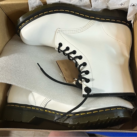 Dr. Martens Women's 1460 Smooth Leather Lace Up Boots, Size 10 - Picture 10 of 11